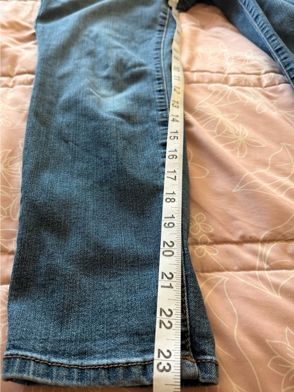 d. jeans High-Rise Skinny Jeans
Women's Blue Medium Wash 3-Button, Size 8 - Picture 8 of 9